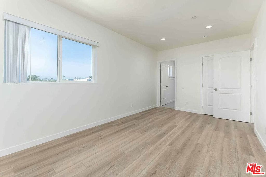 2101 S Burnside Avenue, Los Angeles, CA 90016 2101 S Burnside Avenue, Los Angeles, CA 90016