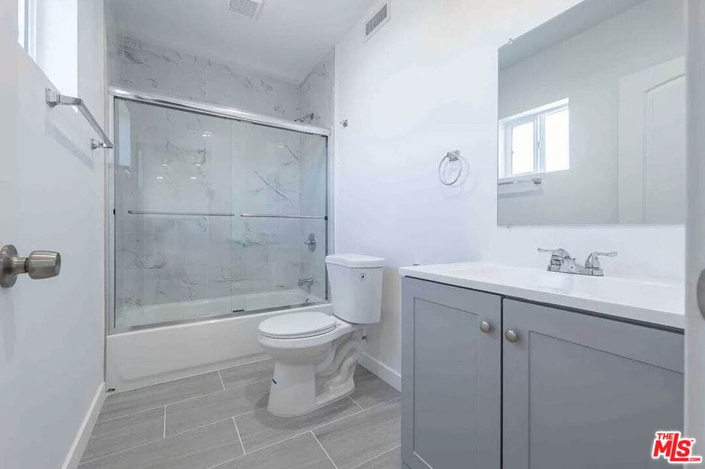 2101 S Burnside Avenue, Los Angeles, CA 90016 2101 S Burnside Avenue, Los Angeles, CA 90016
