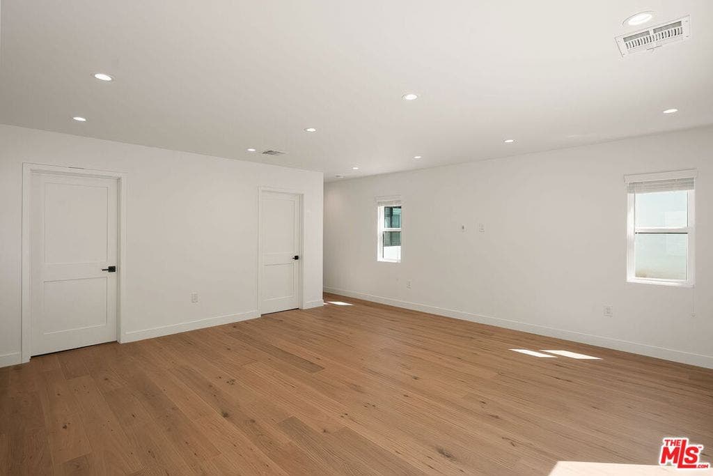 3113 Mountain View Avenue, Los Angeles, CA 90066 3113 Mountain View Avenue, Los Angeles, CA 90066