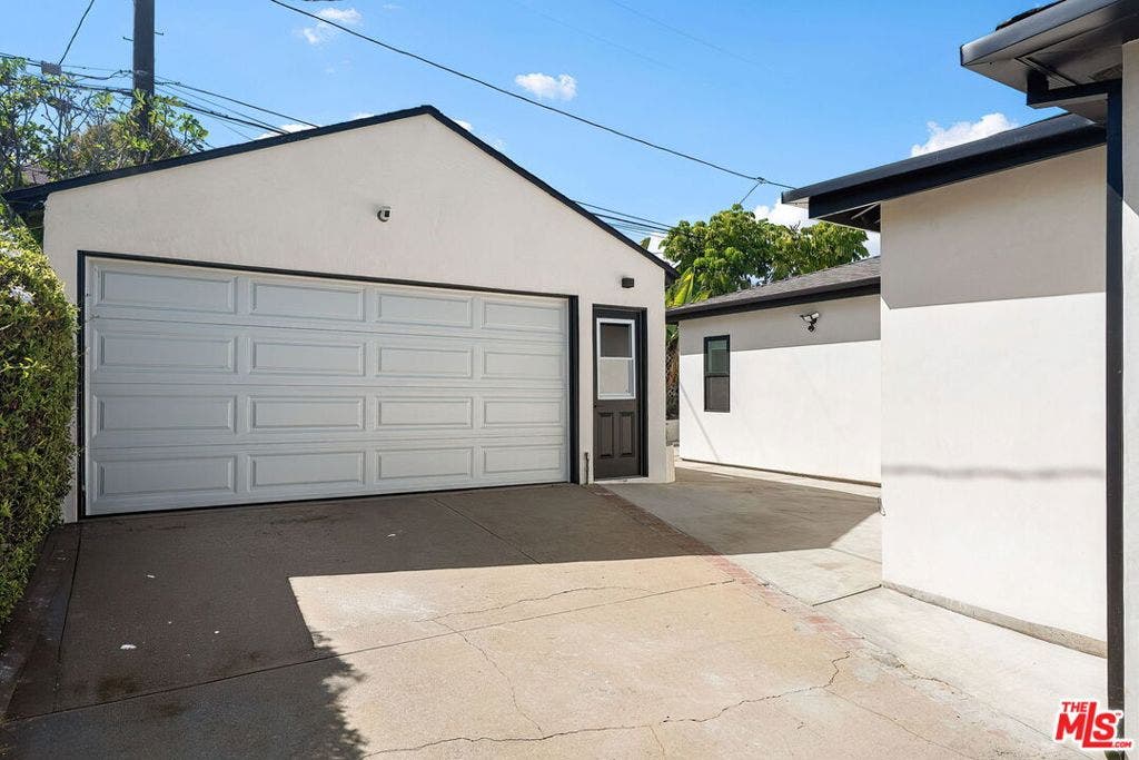 3113 Mountain View Avenue, Los Angeles, CA 90066 3113 Mountain View Avenue, Los Angeles, CA 90066