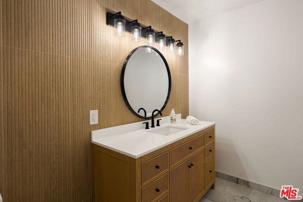 3113 Mountain View Avenue, Los Angeles, CA 90066 3113 Mountain View Avenue, Los Angeles, CA 90066