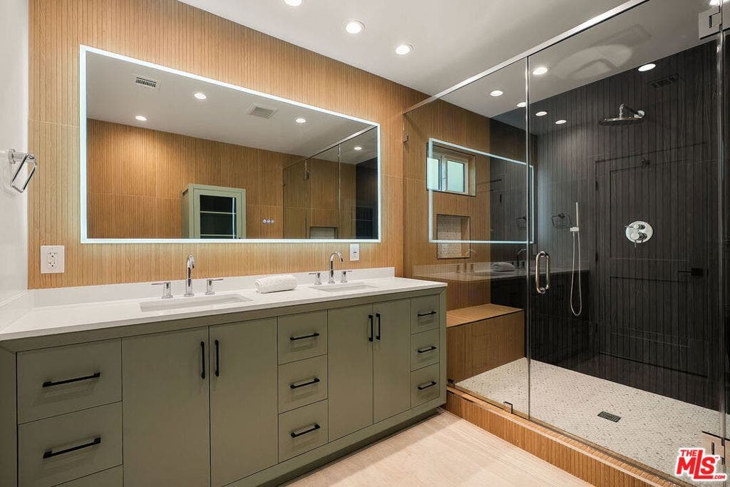 3113 Mountain View Avenue, Los Angeles, CA 90066 3113 Mountain View Avenue, Los Angeles, CA 90066