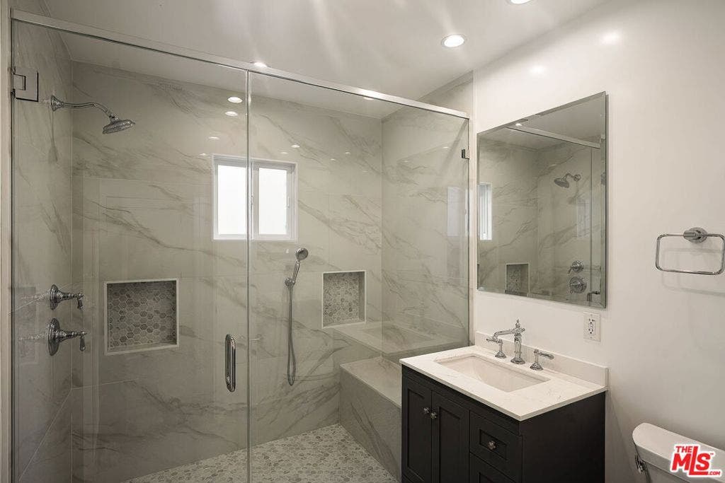 3113 Mountain View Avenue, Los Angeles, CA 90066 3113 Mountain View Avenue, Los Angeles, CA 90066