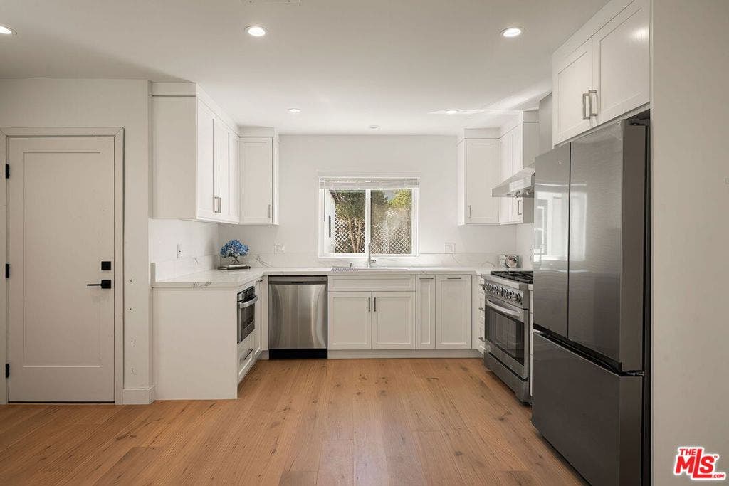3113 Mountain View Avenue, Los Angeles, CA 90066 3113 Mountain View Avenue, Los Angeles, CA 90066