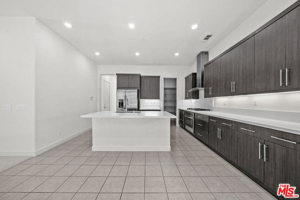150 Newall, Irvine, CA 92618 150 Newall, Irvine, CA 92618
