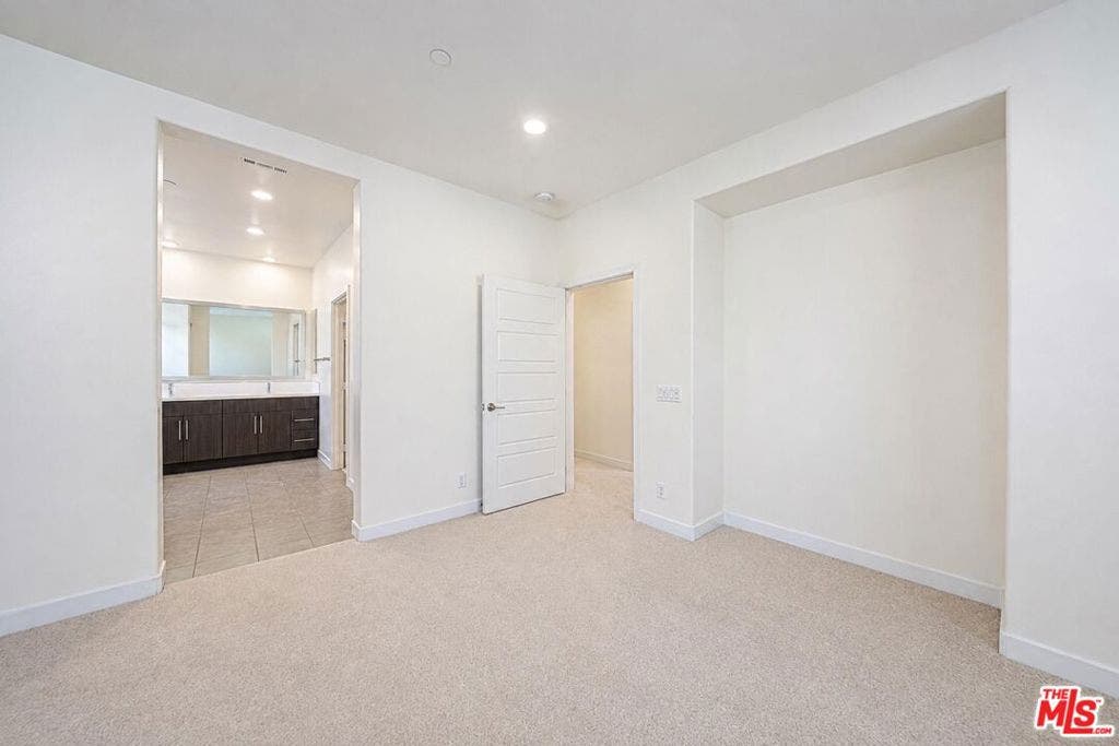 150 Newall, Irvine, CA 92618 150 Newall, Irvine, CA 92618