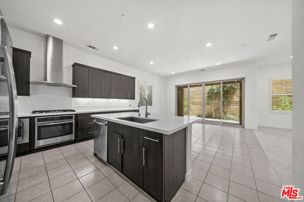150 Newall, Irvine, CA 92618 150 Newall, Irvine, CA 92618