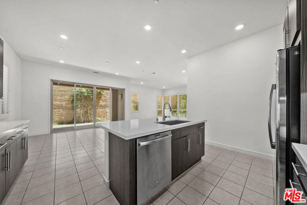 150 Newall, Irvine, CA 92618 150 Newall, Irvine, CA 92618