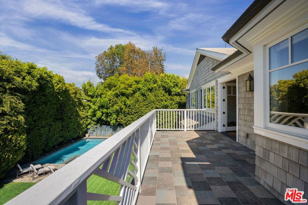 117 S Burlingame Avenue, Los Angeles, CA 90049 117 S Burlingame Avenue, Los Angeles, CA 90049