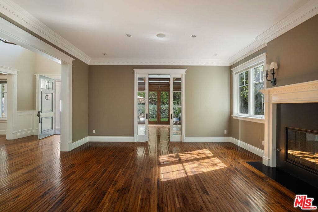 117 S Burlingame Avenue, Los Angeles, CA 90049 117 S Burlingame Avenue, Los Angeles, CA 90049