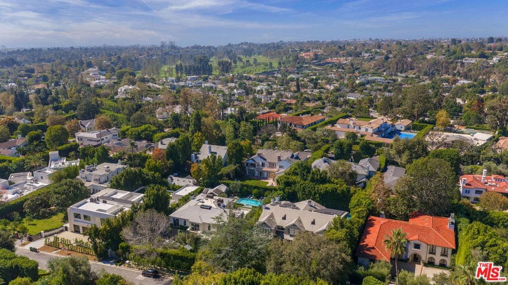 117 S Burlingame Avenue, Los Angeles, CA 90049 117 S Burlingame Avenue, Los Angeles, CA 90049