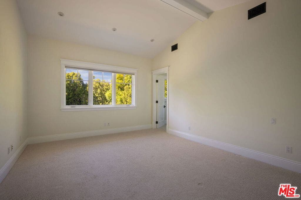 117 S Burlingame Avenue, Los Angeles, CA 90049 117 S Burlingame Avenue, Los Angeles, CA 90049