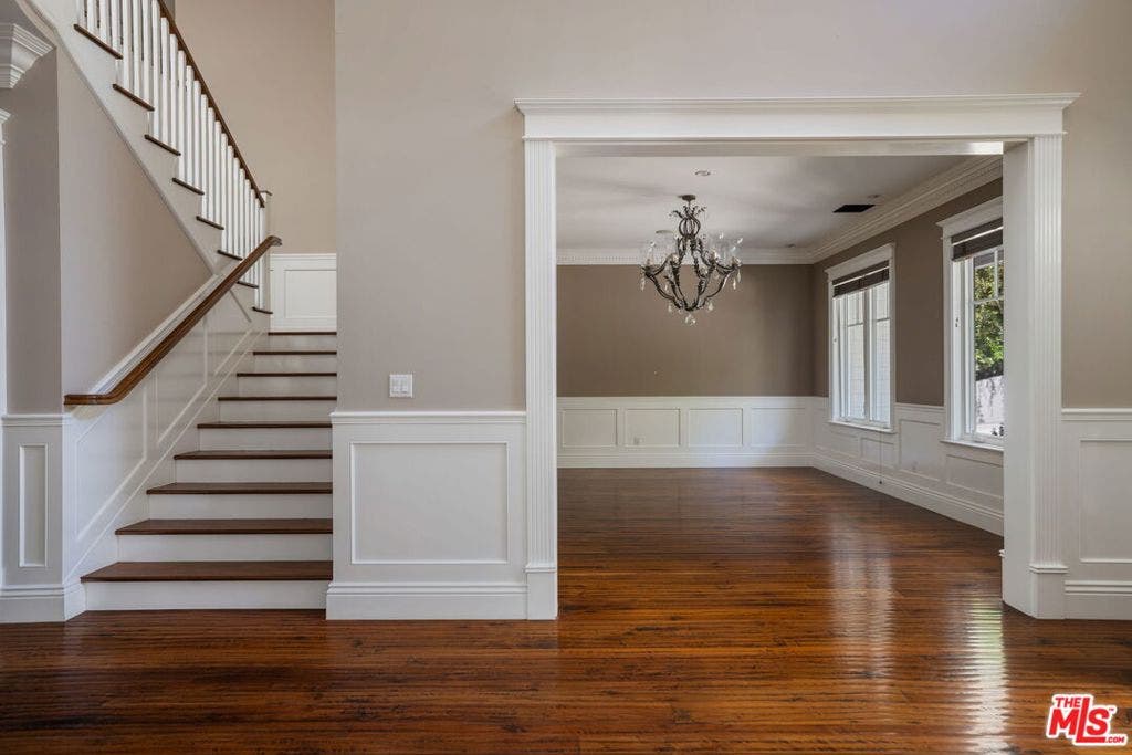 117 S Burlingame Avenue, Los Angeles, CA 90049 117 S Burlingame Avenue, Los Angeles, CA 90049