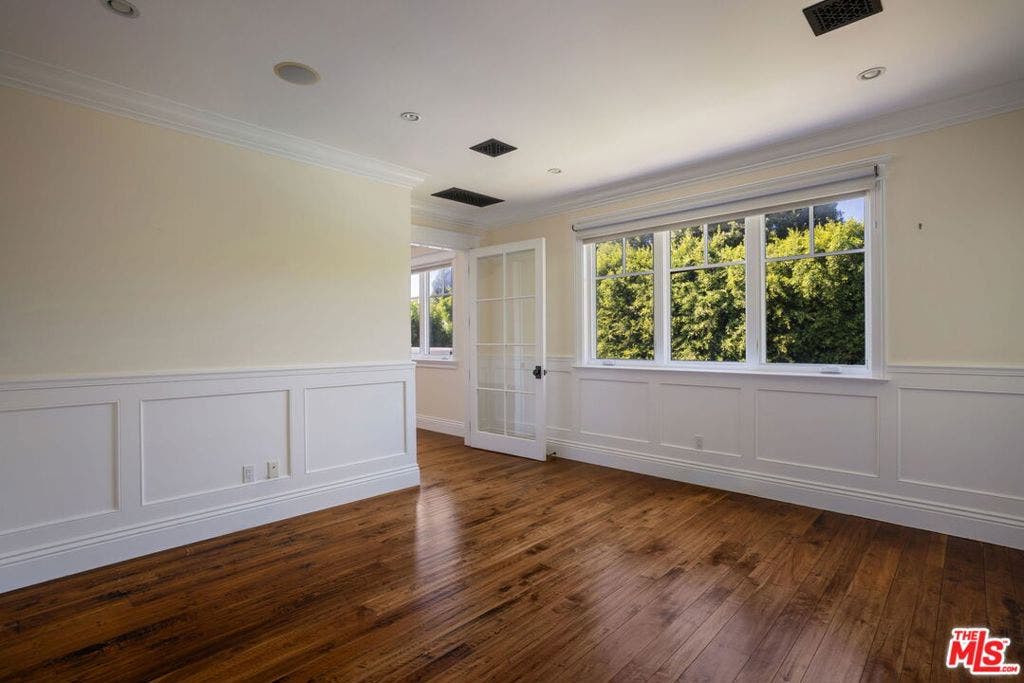 117 S Burlingame Avenue, Los Angeles, CA 90049 117 S Burlingame Avenue, Los Angeles, CA 90049