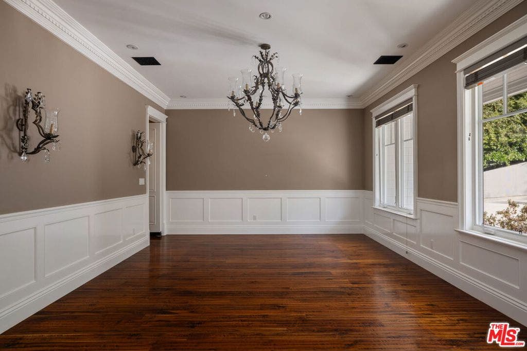 117 S Burlingame Avenue, Los Angeles, CA 90049 117 S Burlingame Avenue, Los Angeles, CA 90049