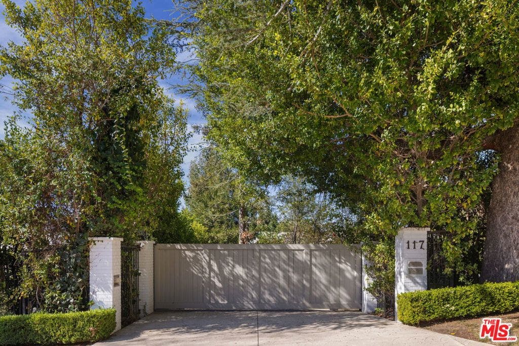 117 S Burlingame Avenue, Los Angeles, CA 90049 117 S Burlingame Avenue, Los Angeles, CA 90049