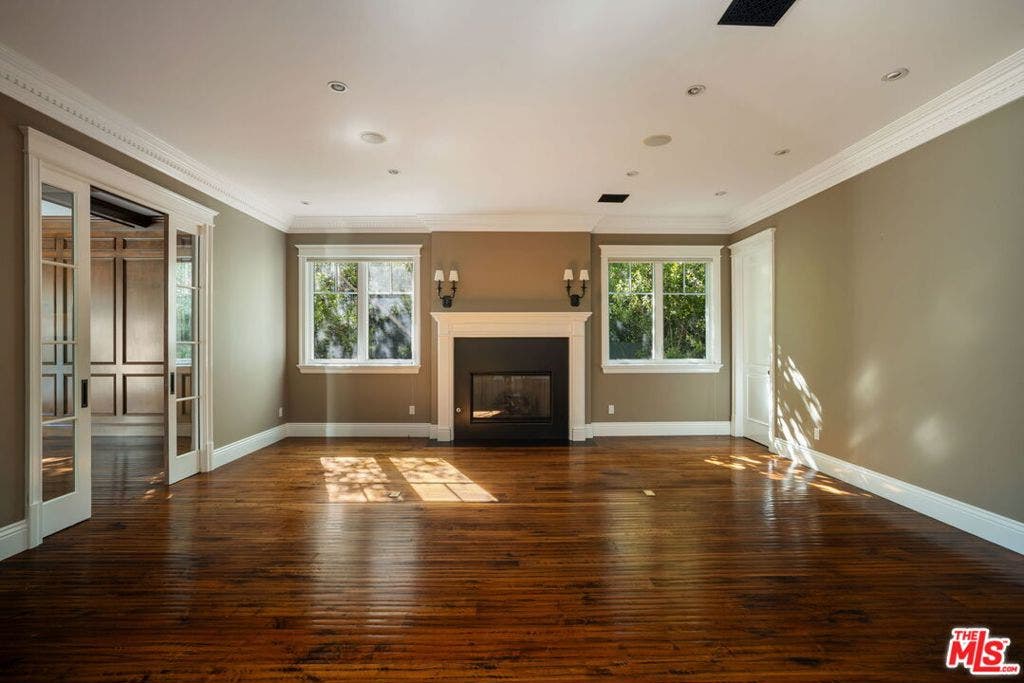 117 S Burlingame Avenue, Los Angeles, CA 90049 117 S Burlingame Avenue, Los Angeles, CA 90049