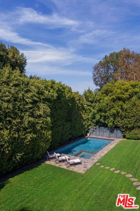 117 S Burlingame Avenue, Los Angeles, CA 90049 117 S Burlingame Avenue, Los Angeles, CA 90049