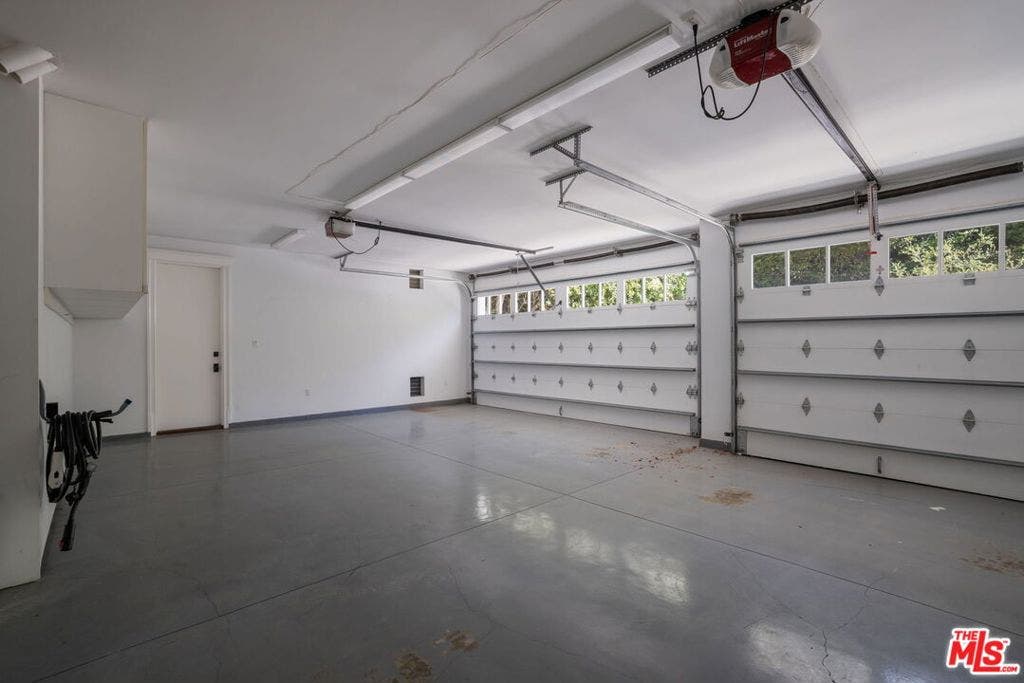 117 S Burlingame Avenue, Los Angeles, CA 90049 117 S Burlingame Avenue, Los Angeles, CA 90049