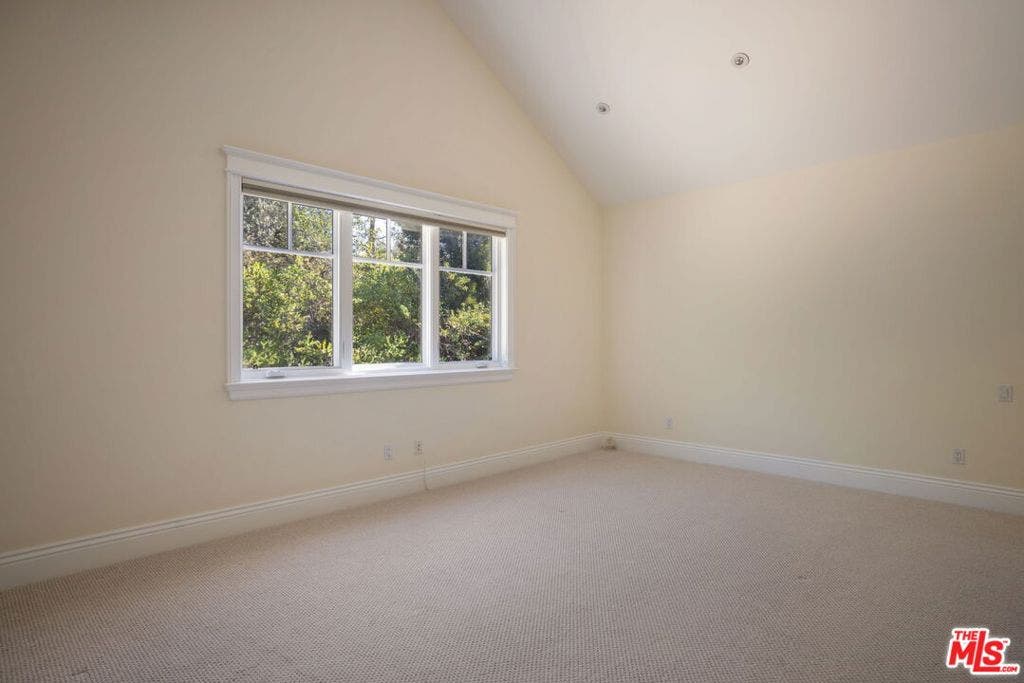 117 S Burlingame Avenue, Los Angeles, CA 90049 117 S Burlingame Avenue, Los Angeles, CA 90049