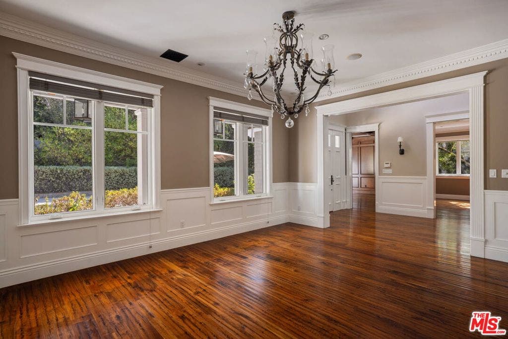 117 S Burlingame Avenue, Los Angeles, CA 90049 117 S Burlingame Avenue, Los Angeles, CA 90049