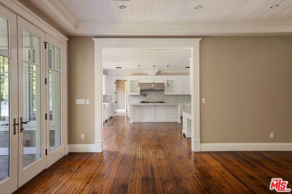 117 S Burlingame Avenue, Los Angeles, CA 90049 117 S Burlingame Avenue, Los Angeles, CA 90049