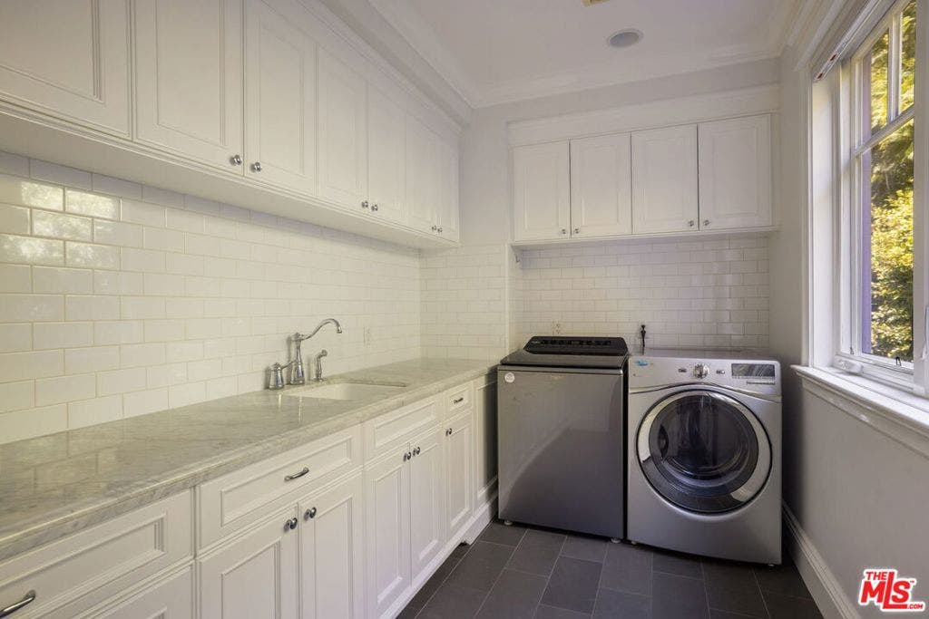 117 S Burlingame Avenue, Los Angeles, CA 90049 117 S Burlingame Avenue, Los Angeles, CA 90049