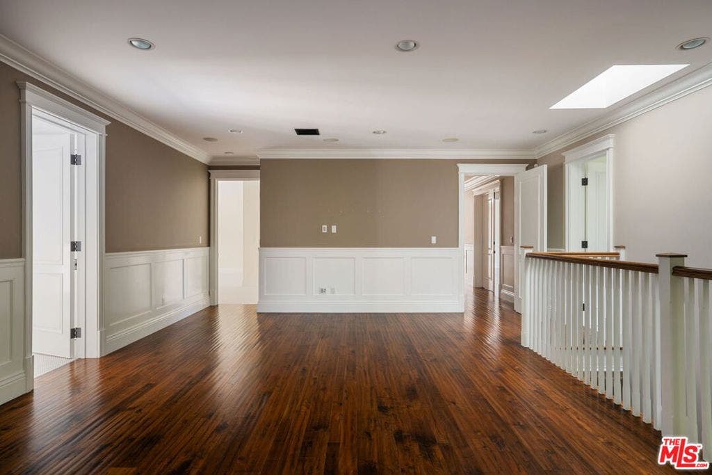 117 S Burlingame Avenue, Los Angeles, CA 90049 117 S Burlingame Avenue, Los Angeles, CA 90049