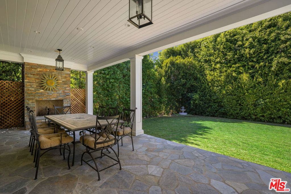 117 S Burlingame Avenue, Los Angeles, CA 90049 117 S Burlingame Avenue, Los Angeles, CA 90049