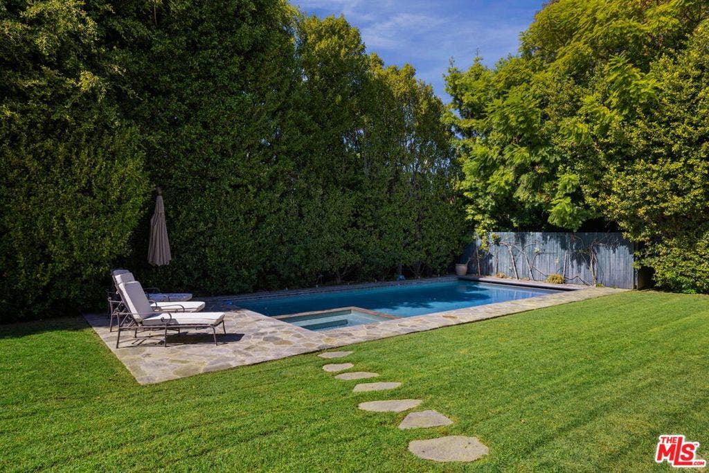 117 S Burlingame Avenue, Los Angeles, CA 90049 117 S Burlingame Avenue, Los Angeles, CA 90049