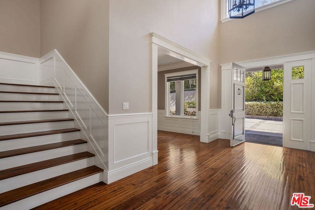 117 S Burlingame Avenue, Los Angeles, CA 90049 117 S Burlingame Avenue, Los Angeles, CA 90049