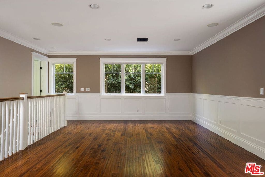 117 S Burlingame Avenue, Los Angeles, CA 90049 117 S Burlingame Avenue, Los Angeles, CA 90049