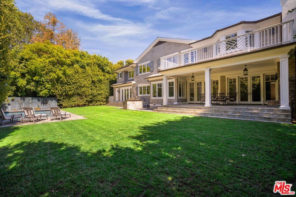 117 S Burlingame Avenue, Los Angeles, CA 90049 117 S Burlingame Avenue, Los Angeles, CA 90049