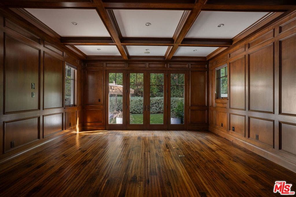 117 S Burlingame Avenue, Los Angeles, CA 90049 117 S Burlingame Avenue, Los Angeles, CA 90049