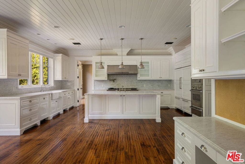 117 S Burlingame Avenue, Los Angeles, CA 90049 117 S Burlingame Avenue, Los Angeles, CA 90049