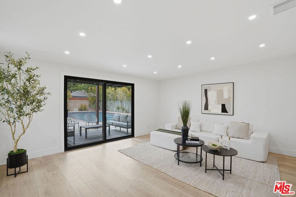 7530 Gaviota Avenue, Van Nuys, CA 91406 7530 Gaviota Avenue, Van Nuys, CA 91406