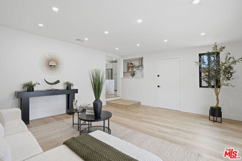 7530 Gaviota Avenue, Van Nuys, CA 91406 7530 Gaviota Avenue, Van Nuys, CA 91406