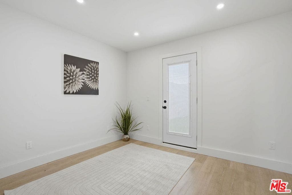 7532 Gaviota, Los Angeles, CA 91406 7532 Gaviota, Los Angeles, CA 91406