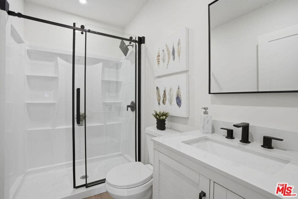 7532 Gaviota, Los Angeles, CA 91406 7532 Gaviota, Los Angeles, CA 91406