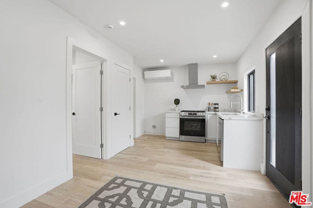 7532 Gaviota, Los Angeles, CA 91406 7532 Gaviota, Los Angeles, CA 91406