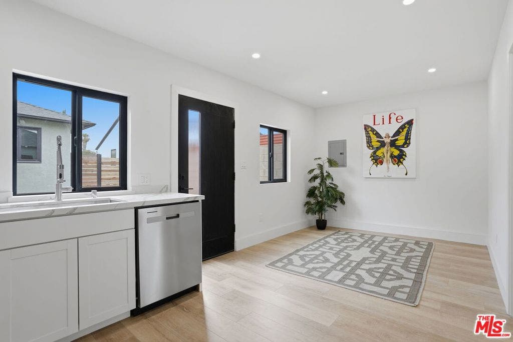 7532 Gaviota, Los Angeles, CA 91406 7532 Gaviota, Los Angeles, CA 91406