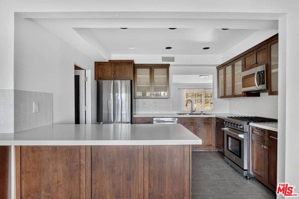 6609 Whitley Terrace, Los Angeles, CA 90068 6609 Whitley Terrace, Los Angeles, CA 90068