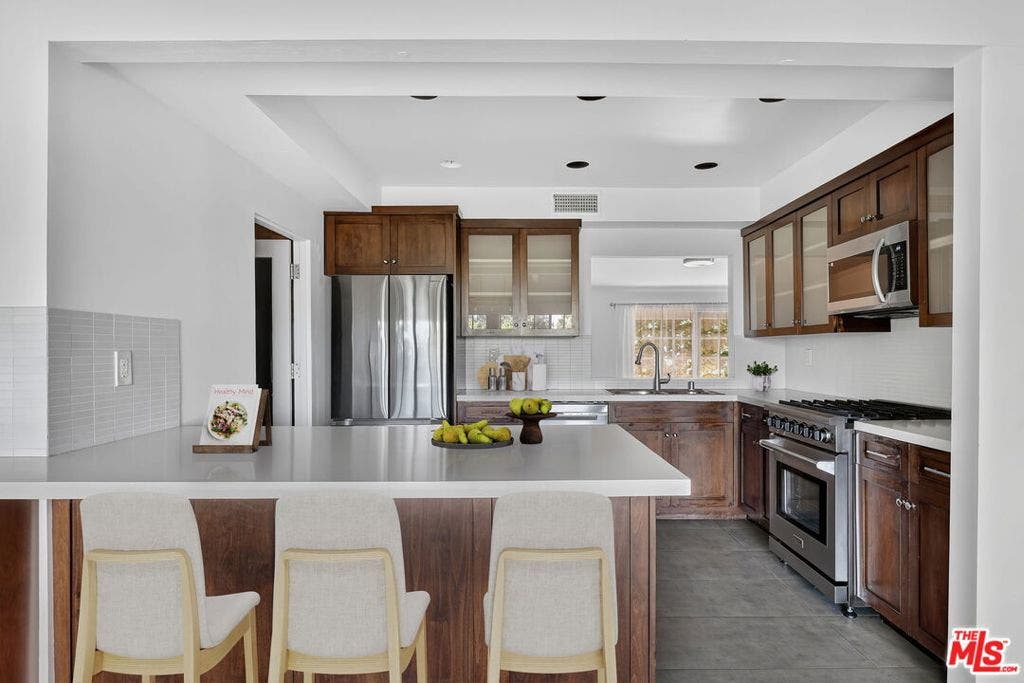 6609 Whitley Terrace, Los Angeles, CA 90068 6609 Whitley Terrace, Los Angeles, CA 90068
