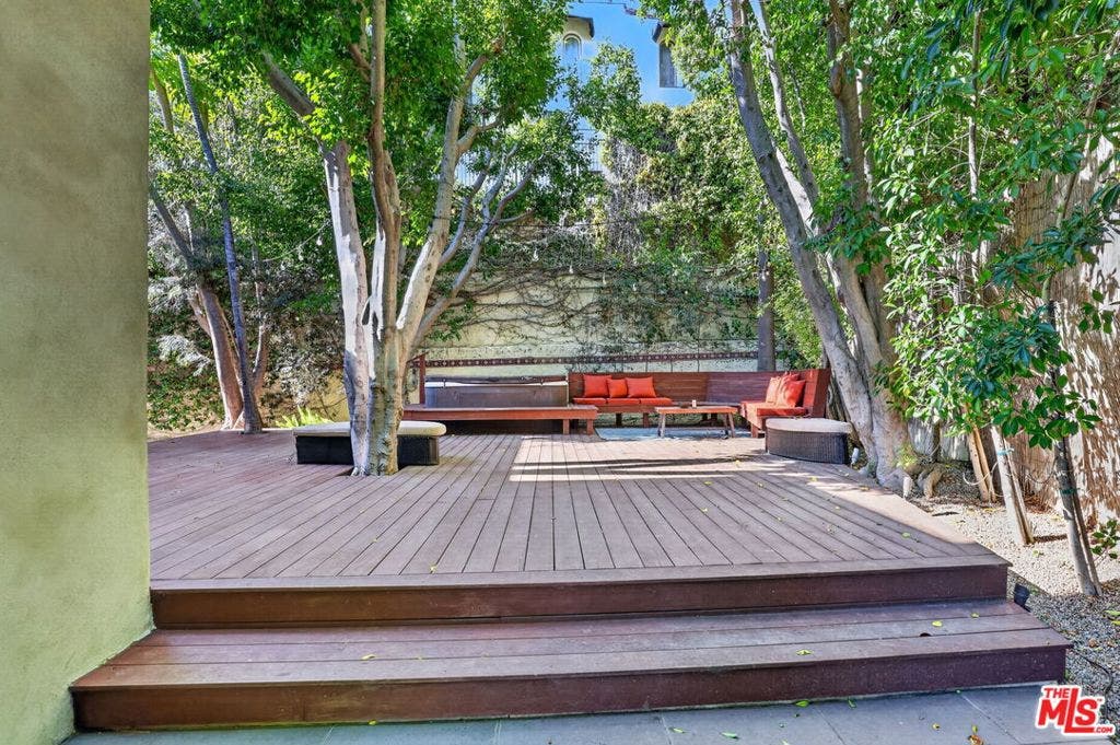 6609 Whitley Terrace, Los Angeles, CA 90068 6609 Whitley Terrace, Los Angeles, CA 90068