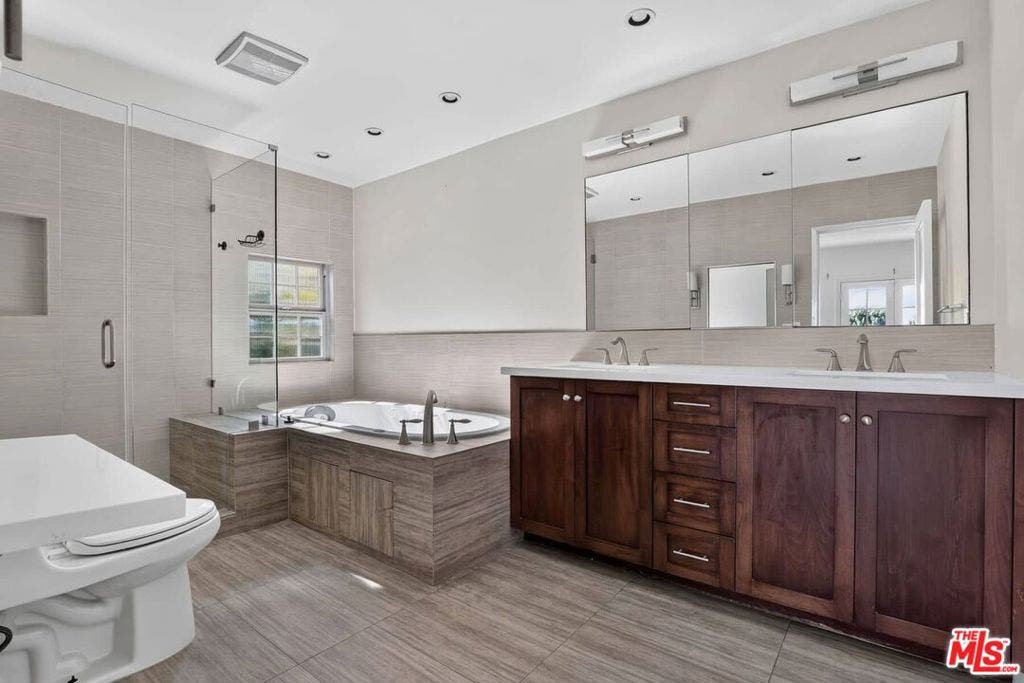 6609 Whitley Terrace, Los Angeles, CA 90068 6609 Whitley Terrace, Los Angeles, CA 90068