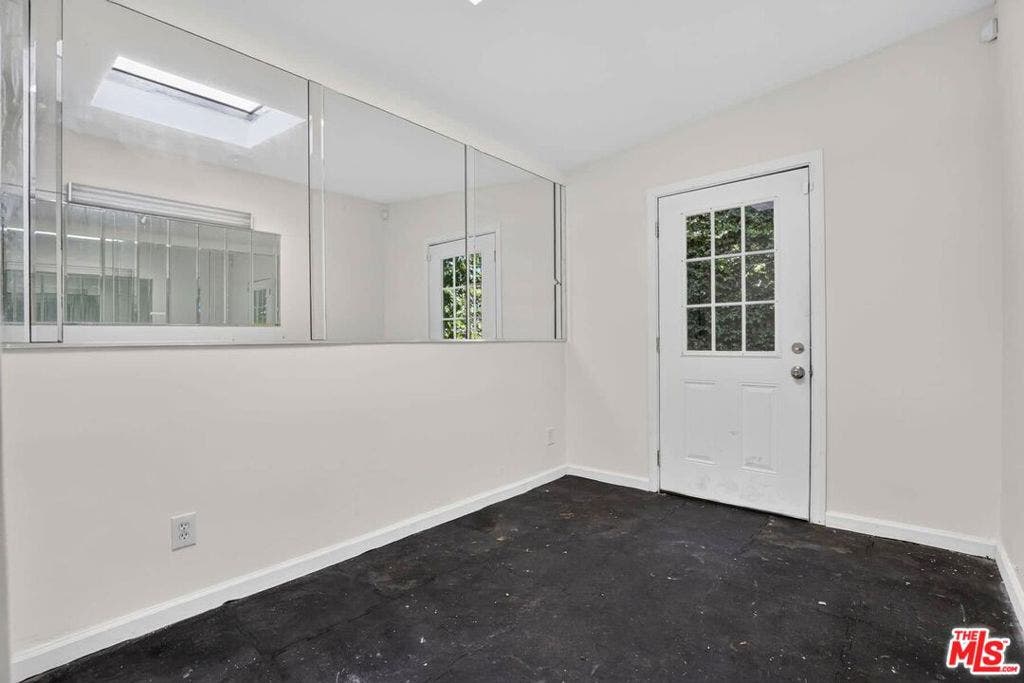 6609 Whitley Terrace, Los Angeles, CA 90068 6609 Whitley Terrace, Los Angeles, CA 90068