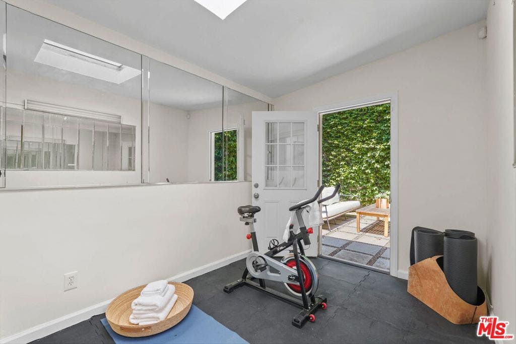 6609 Whitley Terrace, Los Angeles, CA 90068 6609 Whitley Terrace, Los Angeles, CA 90068