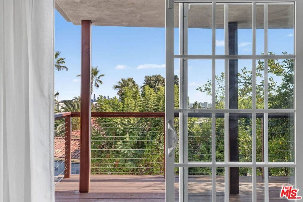 6609 Whitley Terrace, Los Angeles, CA 90068 6609 Whitley Terrace, Los Angeles, CA 90068