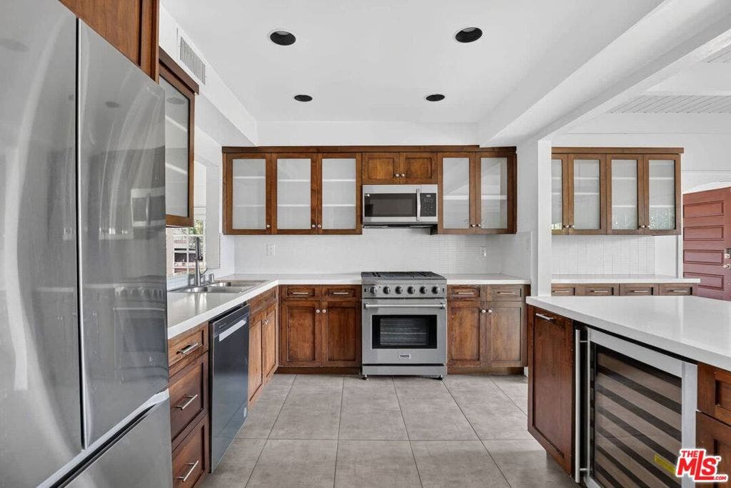 6609 Whitley Terrace, Los Angeles, CA 90068 6609 Whitley Terrace, Los Angeles, CA 90068