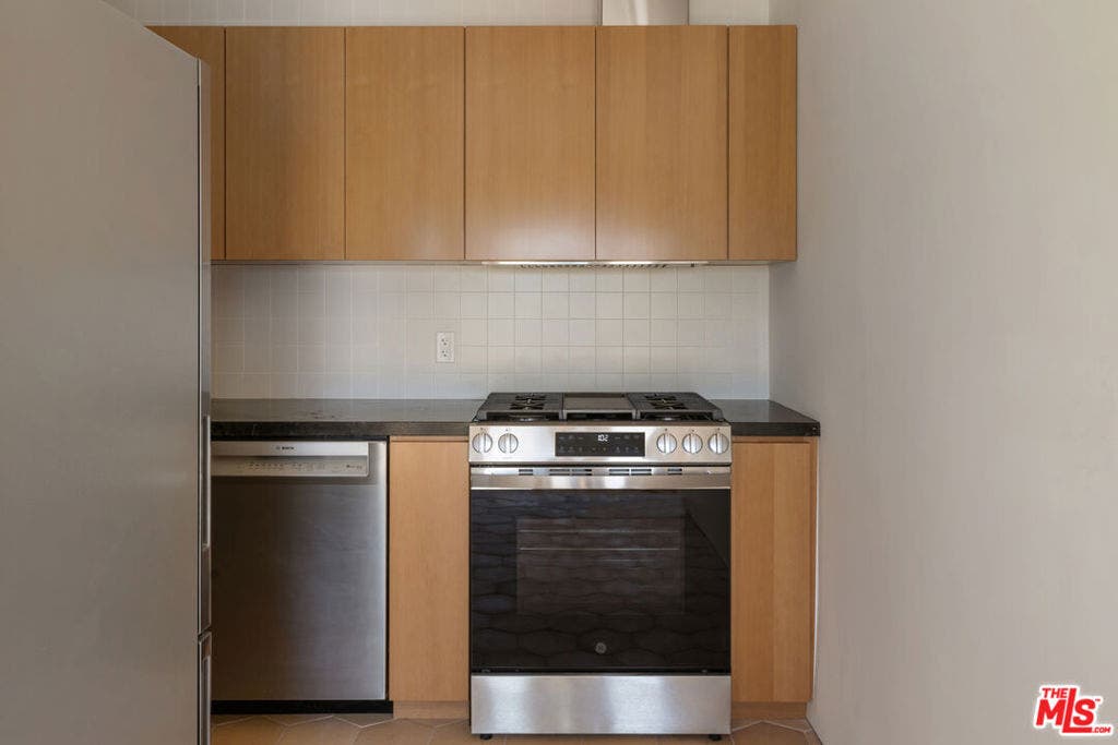 1619 N Benton Way, Los Angeles, CA 90026